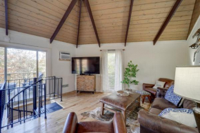 Beech Mountain Cabin with Hot Tub 1 Mi to Slopes!